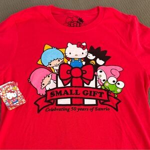 🆕 Sanrio Hello Kitty Small Gift 50th Anniversary collectable tee shirt rare NWT🍎